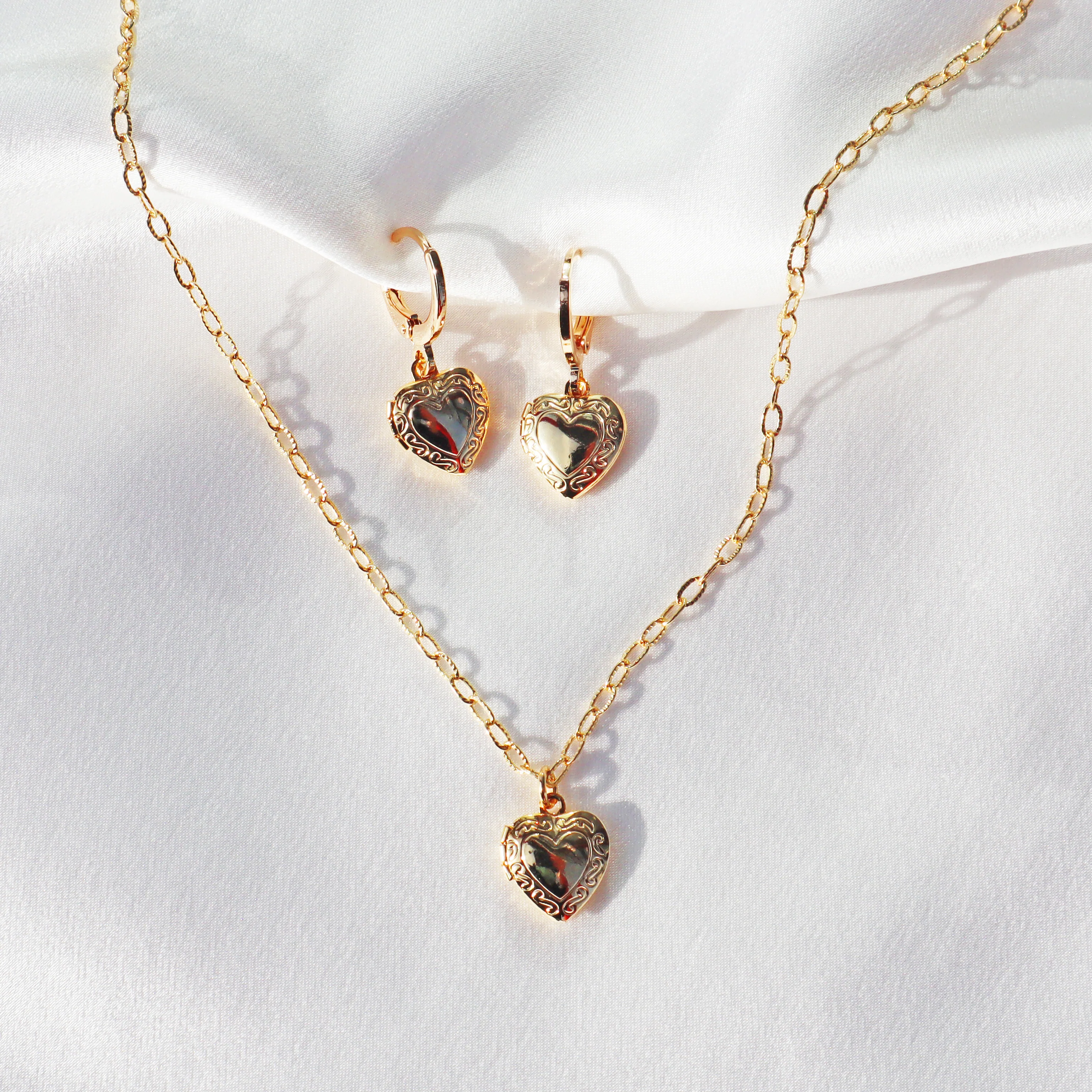 Memories Heart Locket Necklace - Image 5