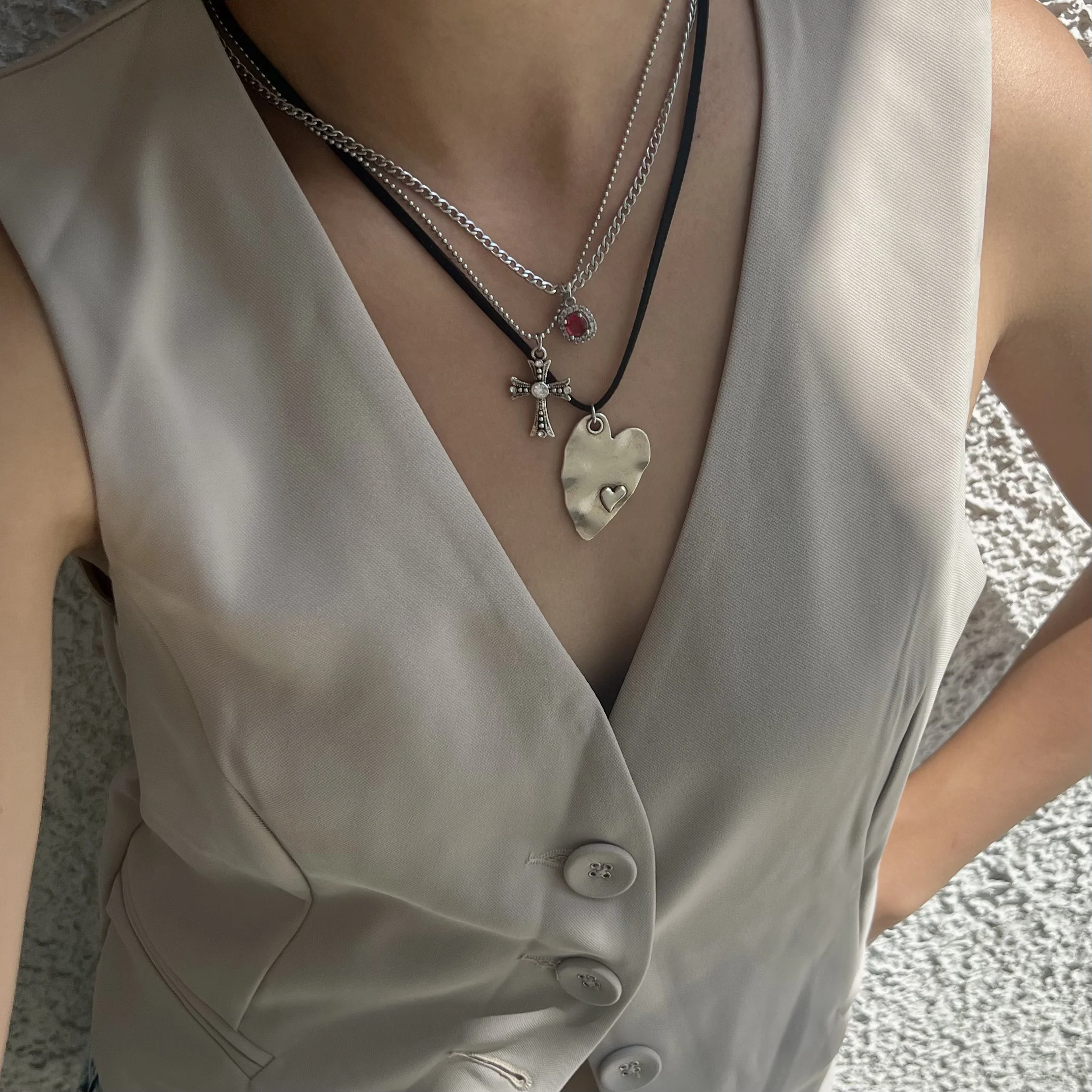 Niki Silver Cross Necklace - Image 3
