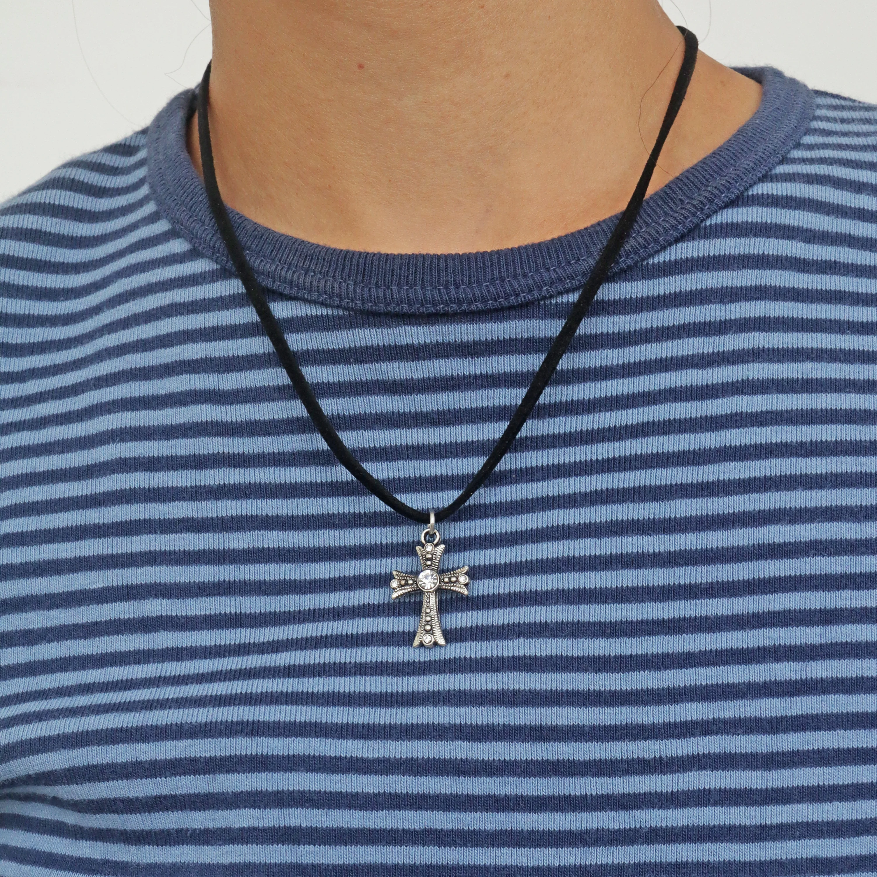 Niki Silver Cross Necklace - Image 5