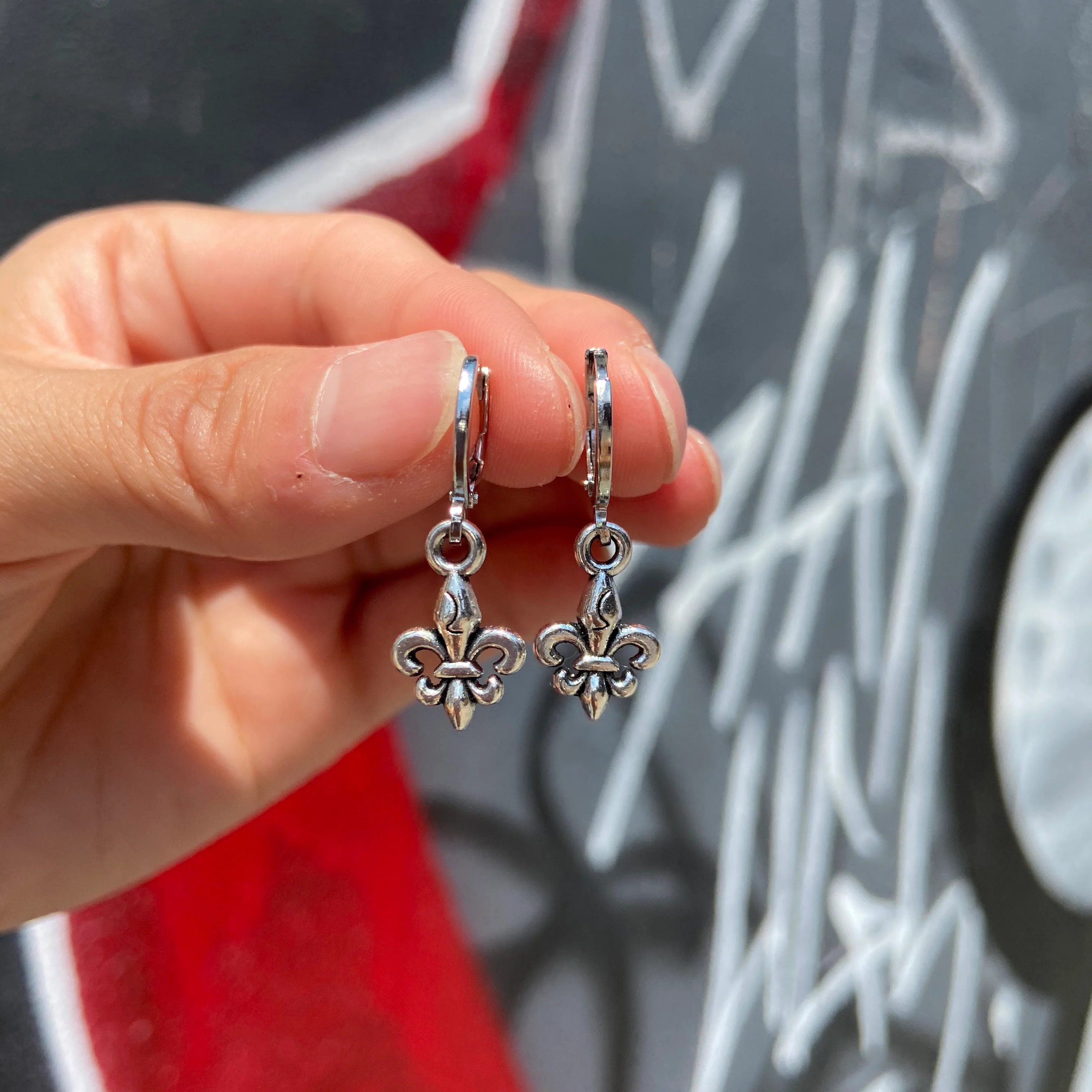 Noble Fleur de lis Earrings - Image 4